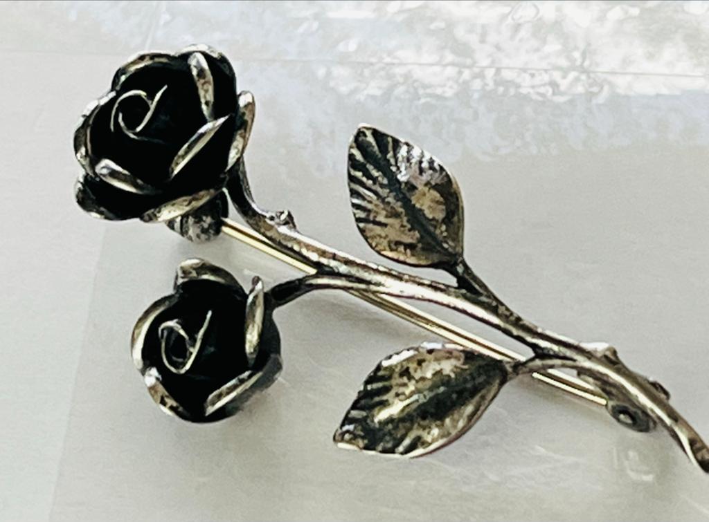 Zilveren broche  Teka Theodor  Klots met rozen, gekeurd 835, Verzenden, Gebruikt, 4 tot 7 cm, Zilver