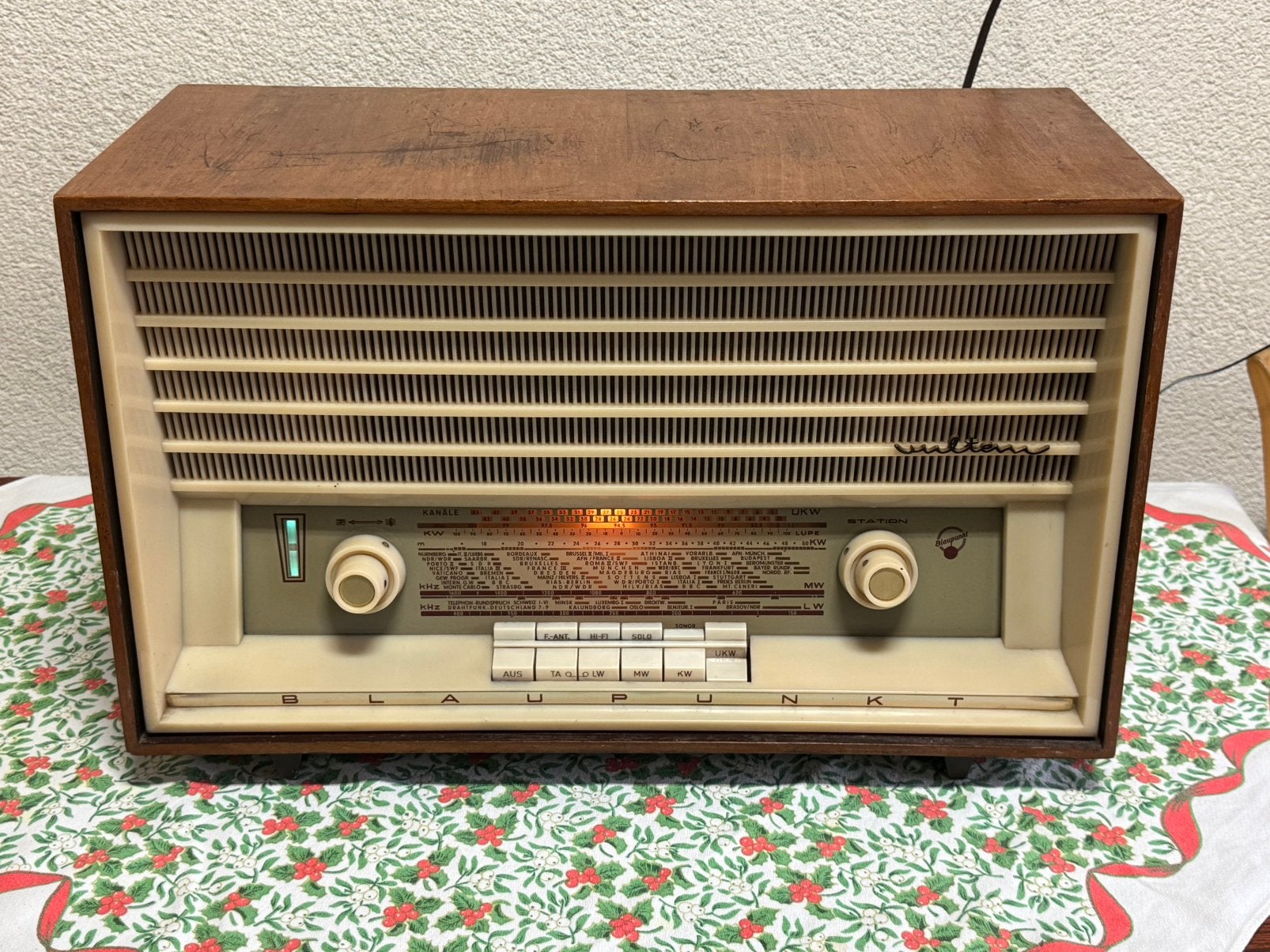 Mooie oude lampenradio blaupunkt spelend vaste pr ophalen, Ophalen