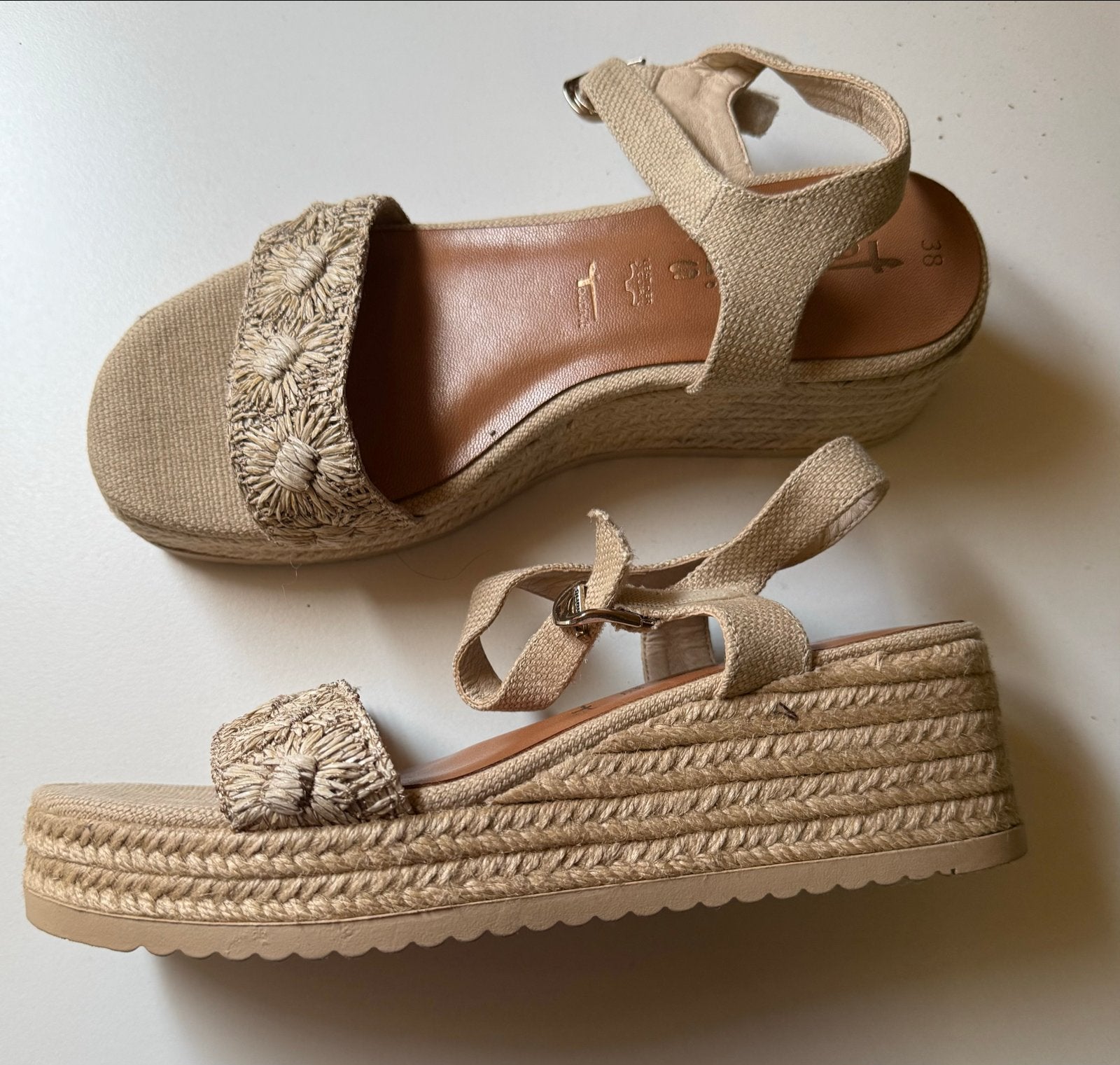 Tamaris espadrille sandalen, maat 38 - Zo goed als nieuw, Ophalen of Verzenden, Zo goed als nieuw, Beige, Sandalen of Muiltjes