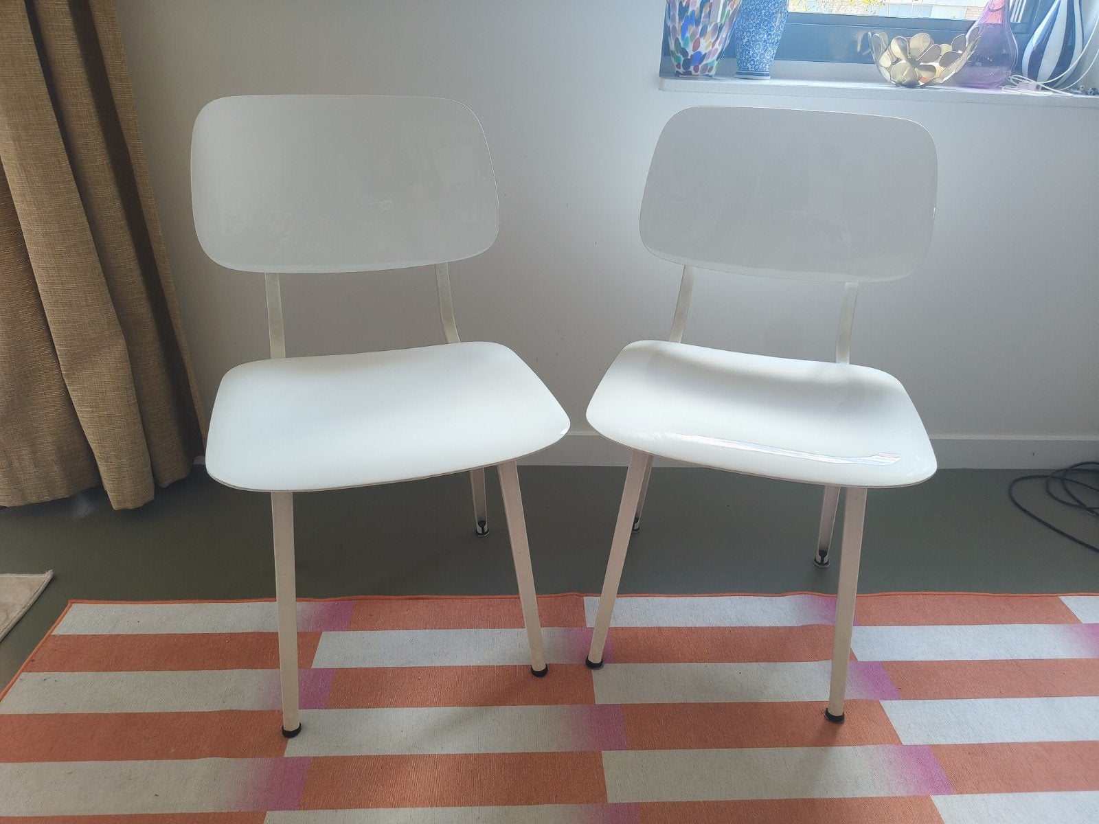 Ahrend Revolt stoelen - design Friso Kramer (2 stuks), Huis en Inrichting, Twee, Wit, Ophalen of Verzenden, Modern, Design, Industrieel