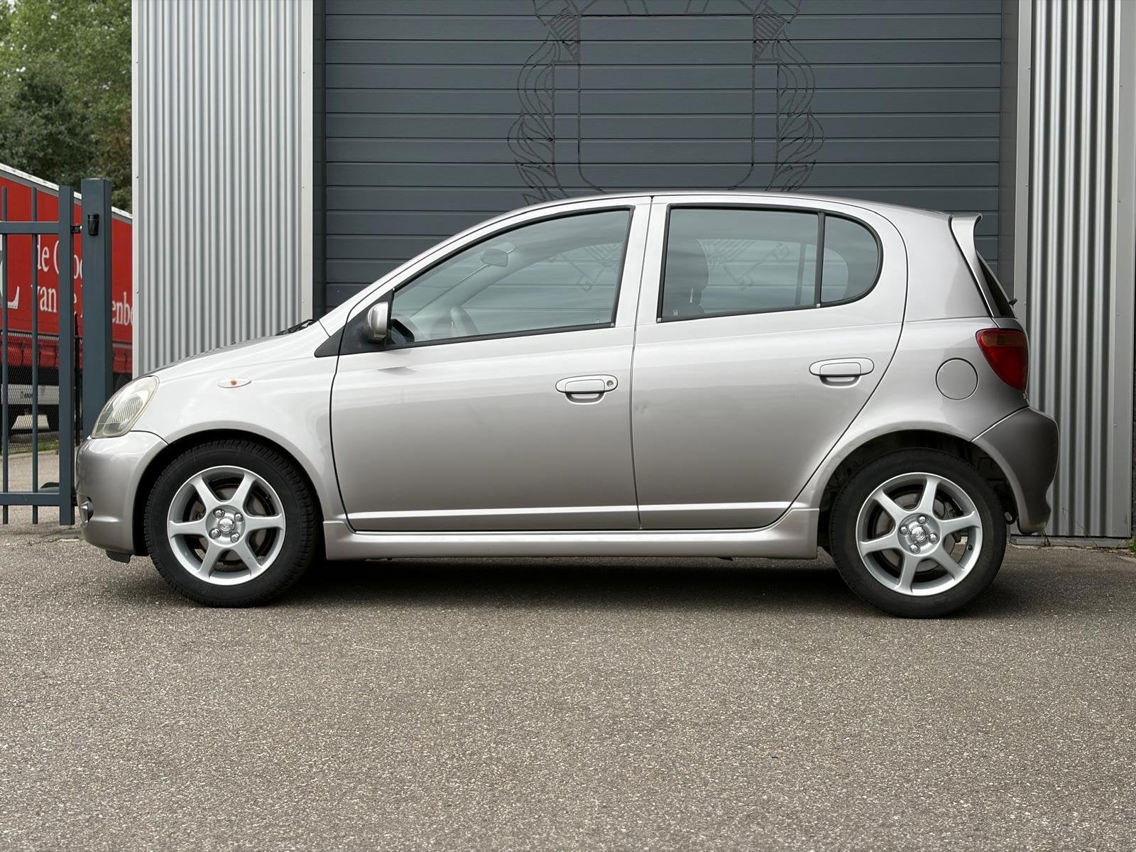 Toyota Yaris 1.5-16V VVT-i T-Sport Airco, Voorwielaandrijving, Gebruikt, 31 €/maand, 4 cilinders