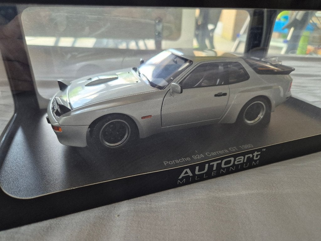 1:18 Autoart Porsche 924 Carrera GT 1980 nieuw in doos, Ophalen of Verzenden, Nieuw, Auto, Autoart