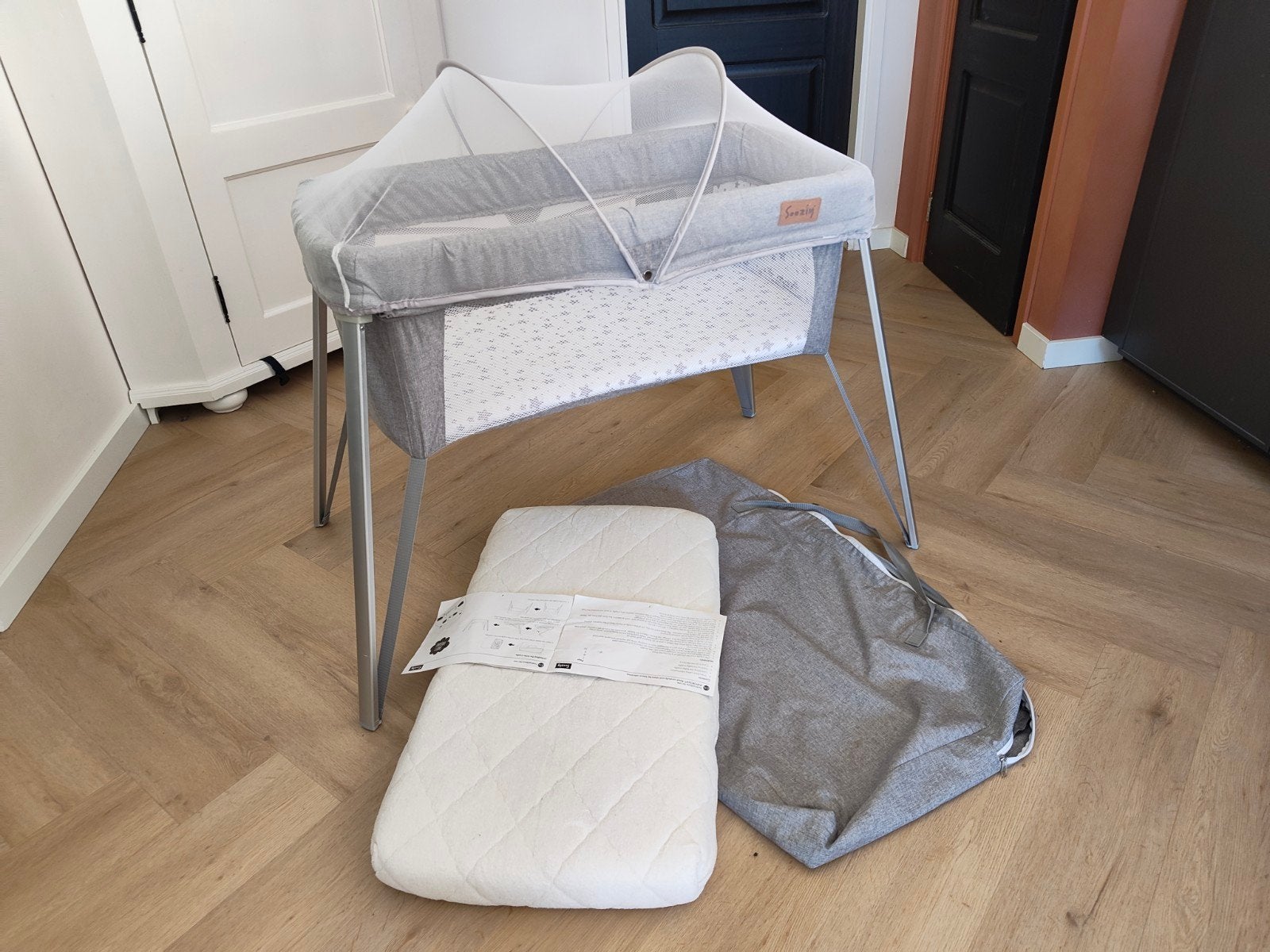 Soozly cosleeper / reisbedje met klamboe en matras, Ophalen, Zo goed als nieuw, Reisbedje