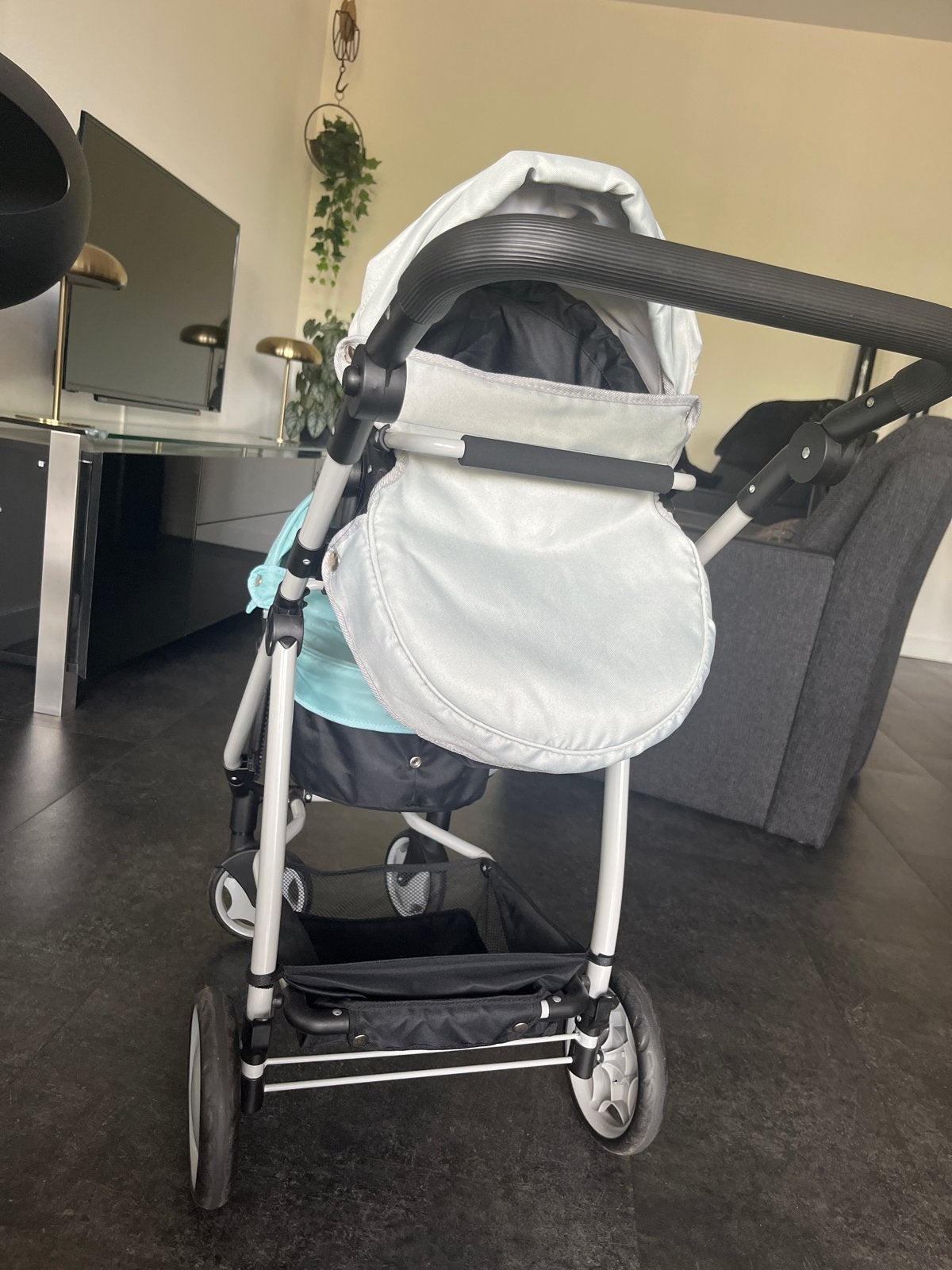 Mooie poppenwagen met dubbele reisweg - Zo goed als nieuw, Kinderen en Baby's, Ophalen, Zo goed als nieuw