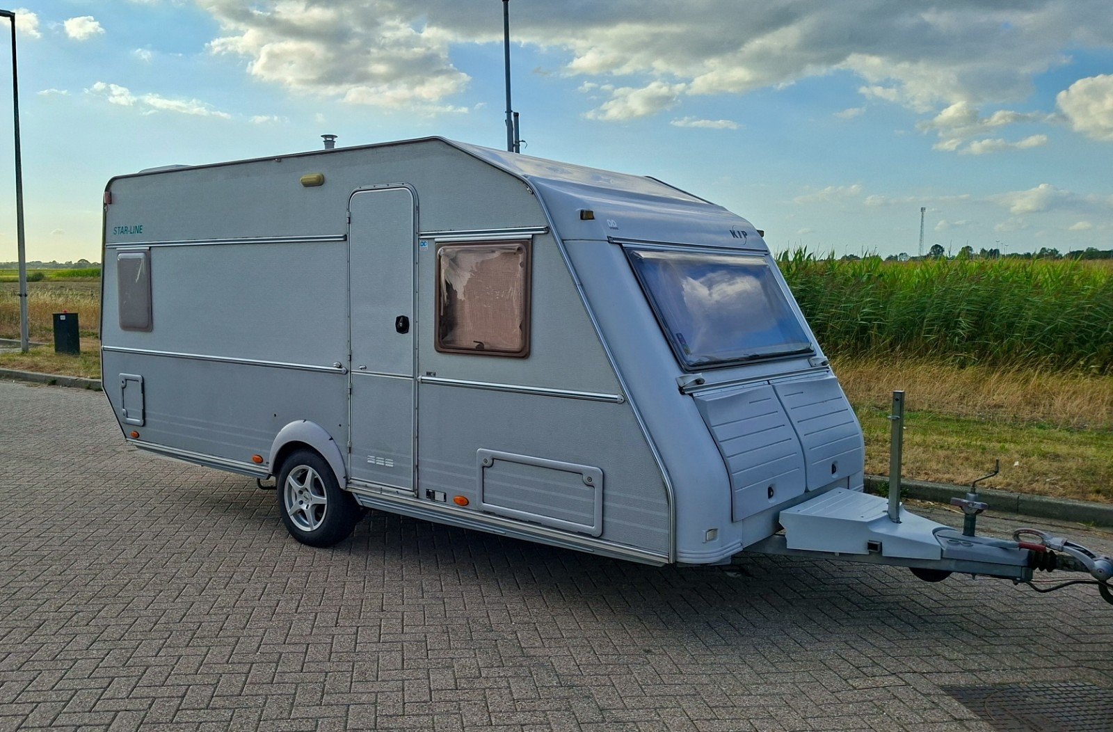 Mooie Kip Star Line 47 Caravan, Vast bed, Rondzit, Kip, Koelkast