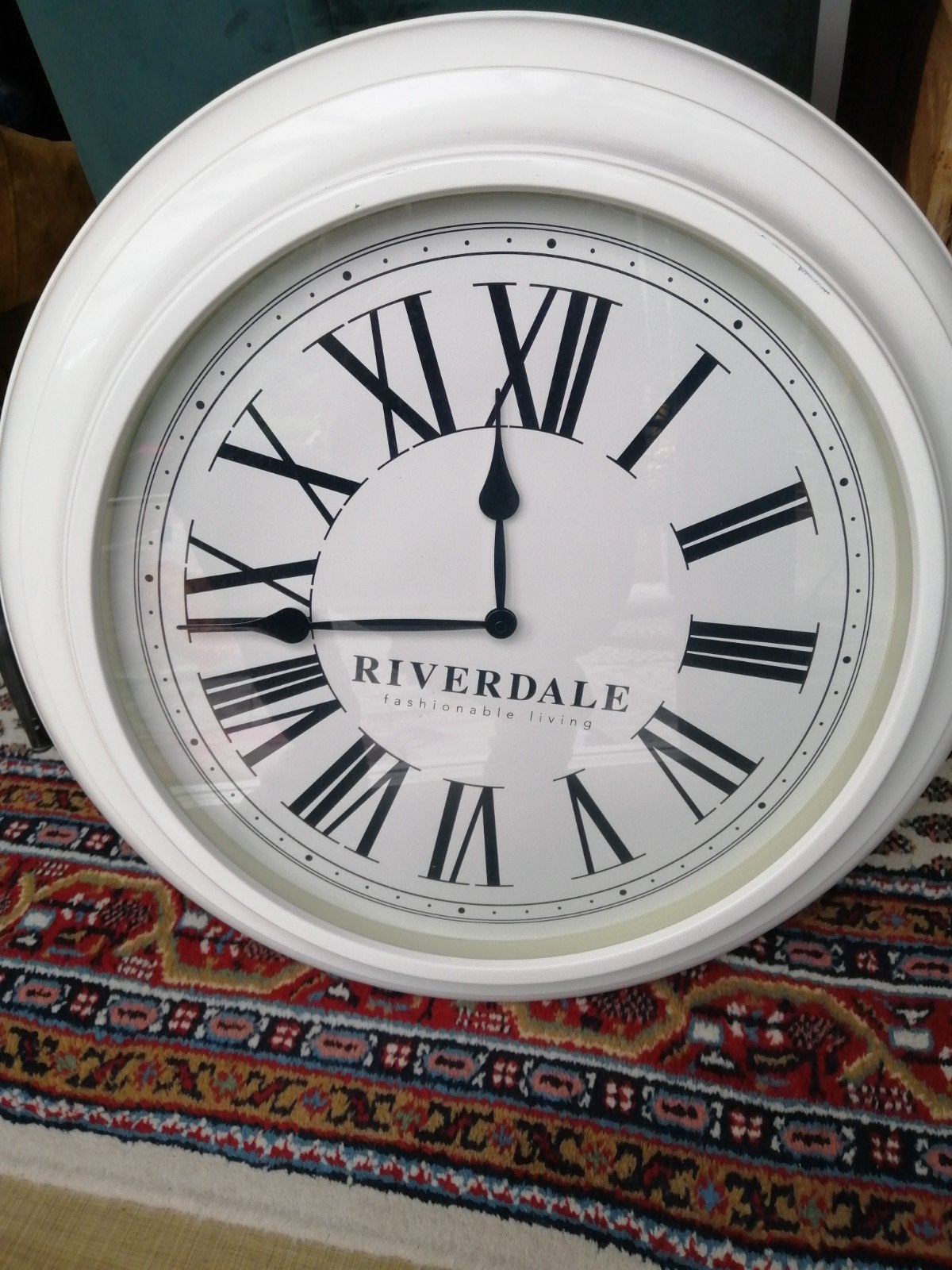Grote Riverdale Wandklok - Wit met Romeinse Cijfers, Ophalen, Wit, Analoog, Werkt op batterijen