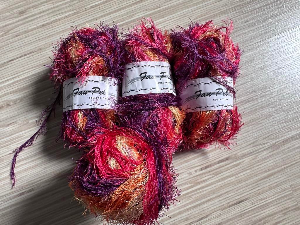 4 bollen fluffy garen, Ophalen of Verzenden, Nieuw, Breien of Haken, Wol of Garen