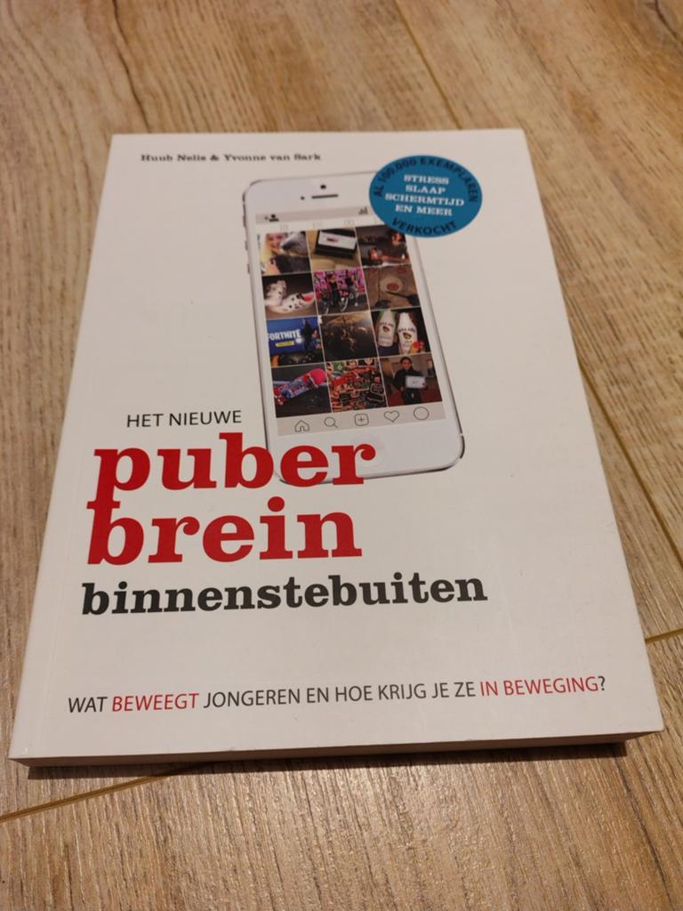 Het Nieuwe Puberbrein Binnenstebuiten - Huub Nelis, Boeken, Ophalen of Verzenden, Gelezen, Opvoeding vanaf 10 jaar, Huub Nelis & Yvonne van Bark