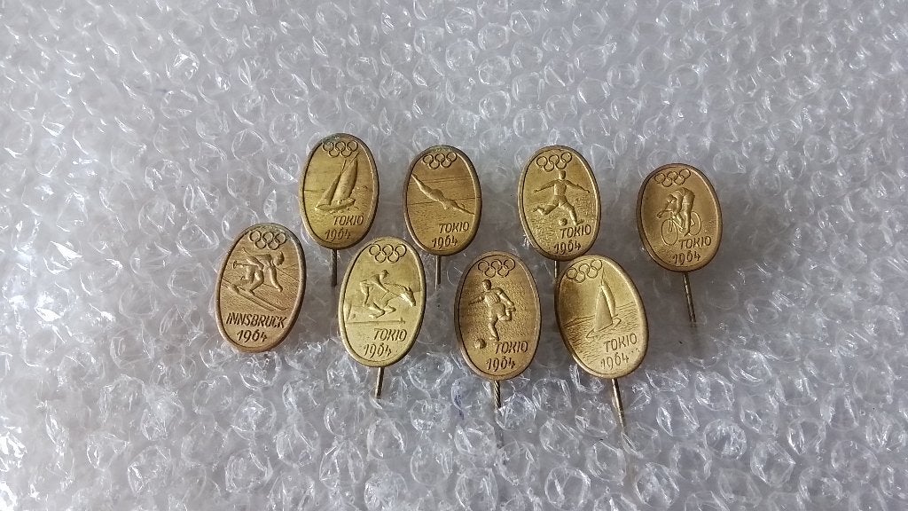 8 verschillende speldjes Olympische spelen 1964., Ophalen of Verzenden, Zo goed als nieuw, Sport