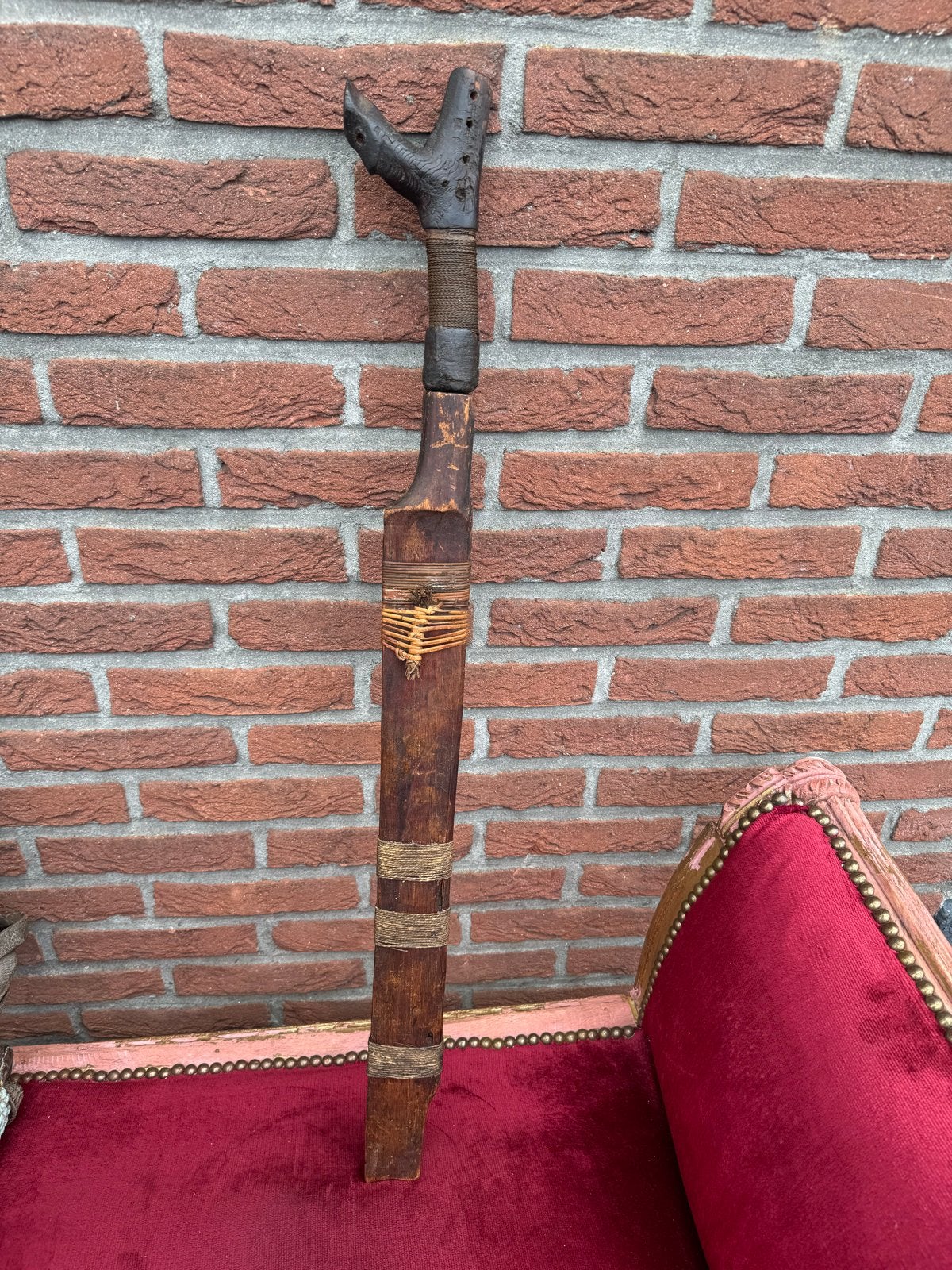 Groot doorleefd koppensnellerszwaard/mandau uit Borneo, Antiek en Kunst, Hout, Ophalen of Verzenden, Indonesië, Handgemaakt