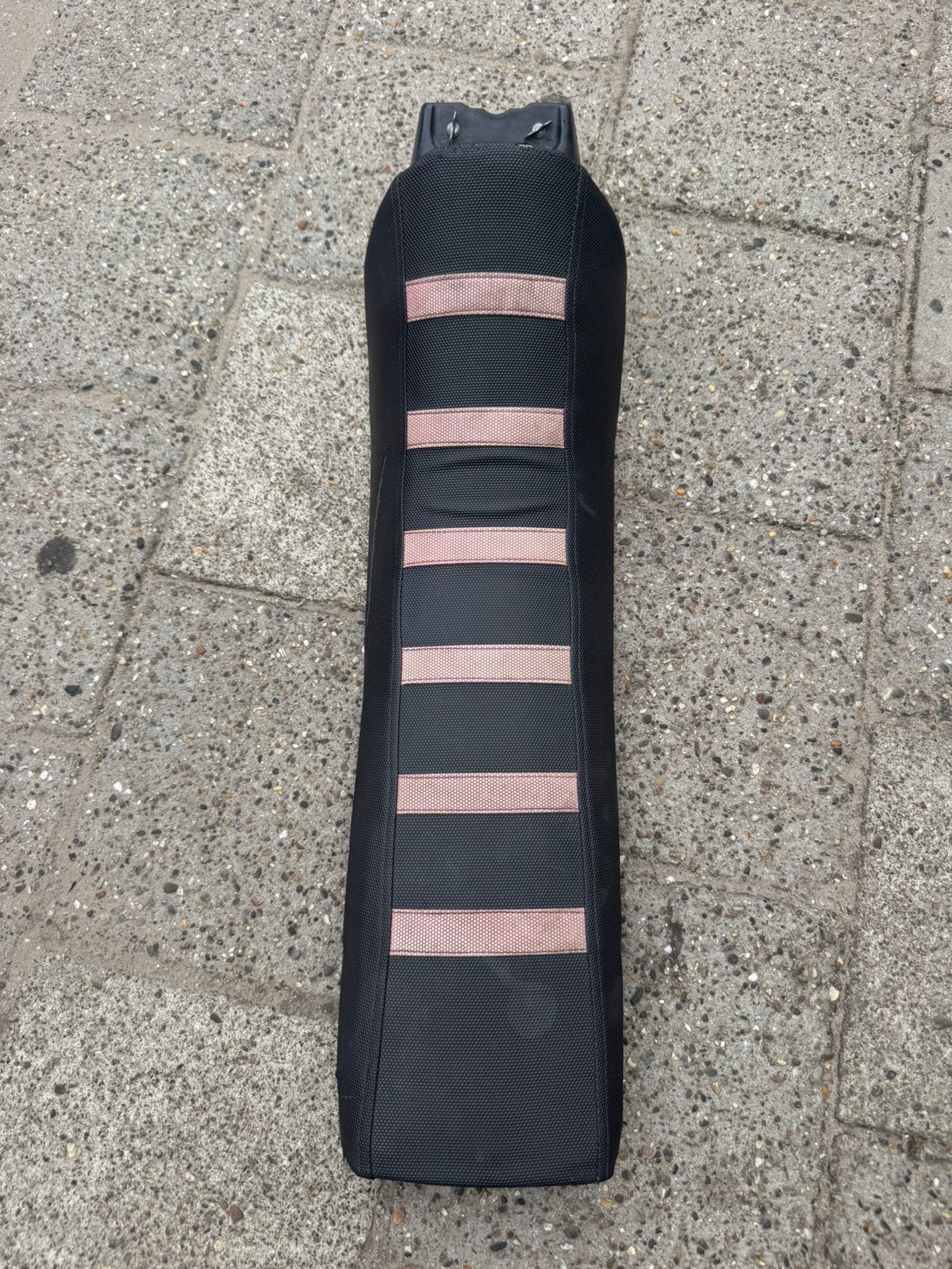 Zadel / buddyseat Derbi senda xtreme / xrace 2001-2009, Fietsen en Brommers, Ophalen of Verzenden, Zo goed als nieuw, Zadel