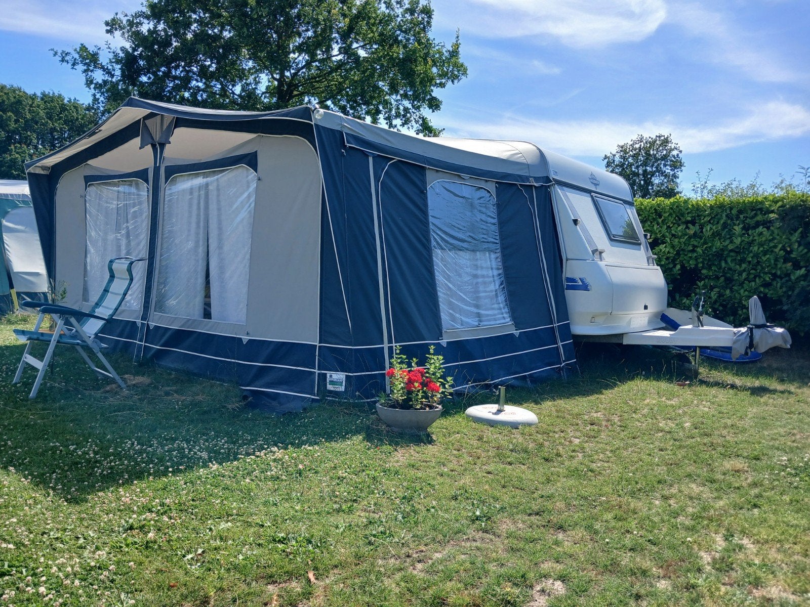 Hobby Excellent 460 UFE 2000 met voortent en fietsenrek, Kachel, Rondzit, Hobby, Frans bed