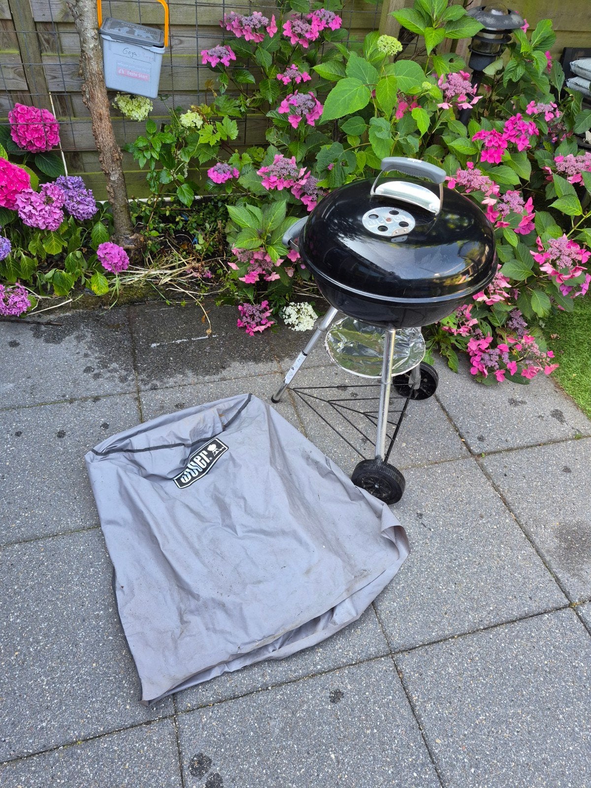 Weber barbecue met hoes en deksel, Ophalen, Gebruikt, Weber