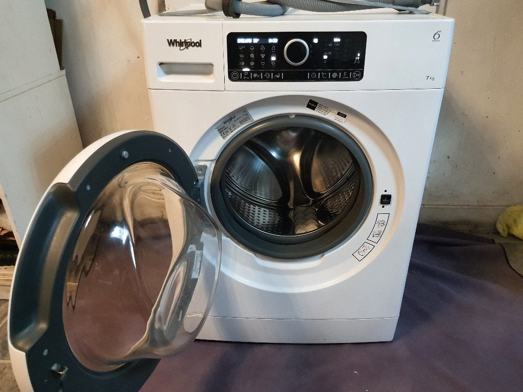 Foto 4 van A+++ Top Whirlpool Wasmachine 1400 Toeren 7KG werkt Perfect