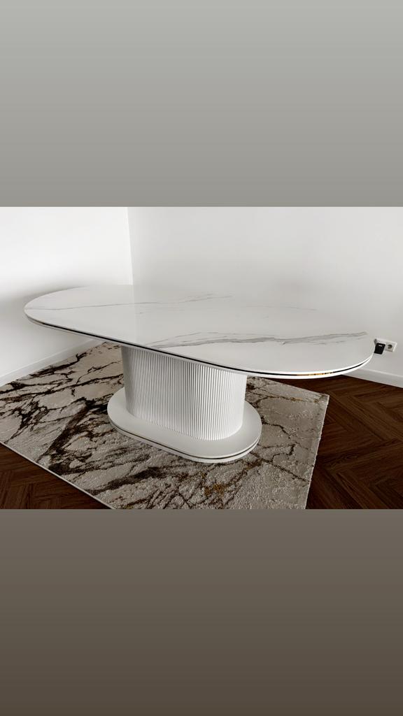 Ovale eettafel met marmerlook blad, Ophalen, Overige materialen, Gebruikt, 100 tot 150 cm