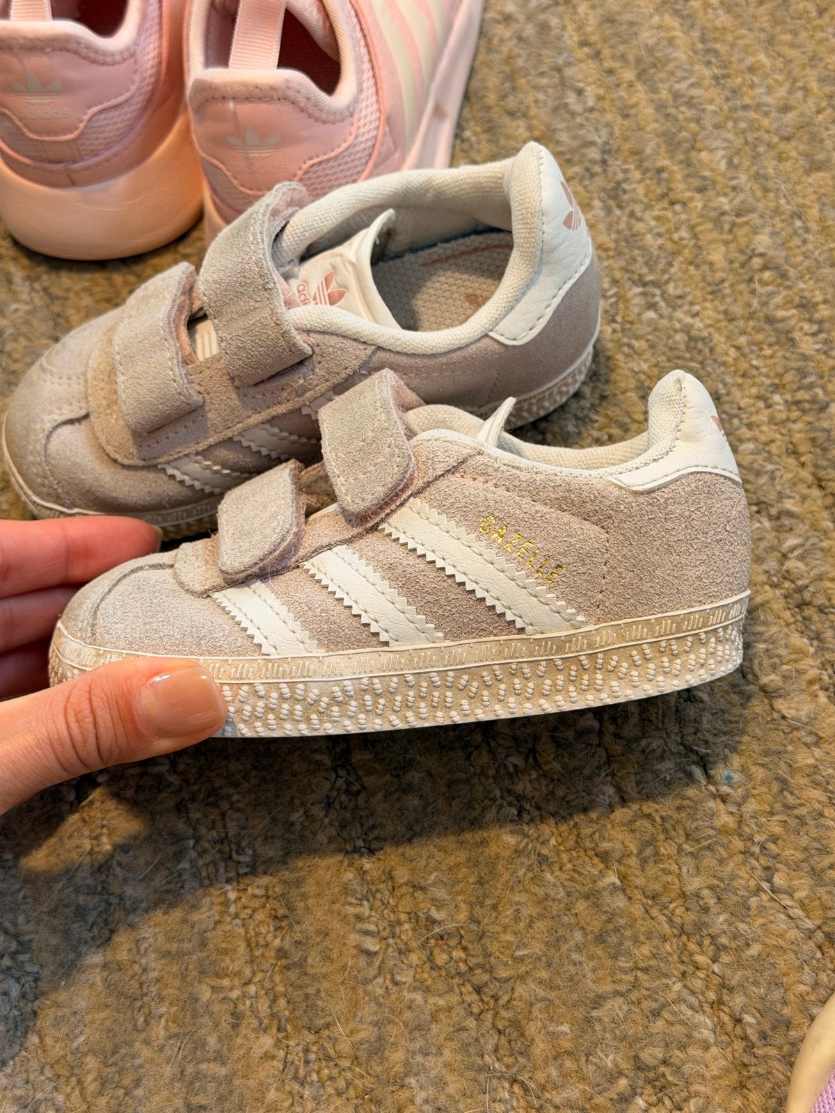Adidas Gazelle baby sneakers maat 23 roze/beige, Ophalen of Verzenden, Gebruikt, Jongen of Meisje, Schoenen