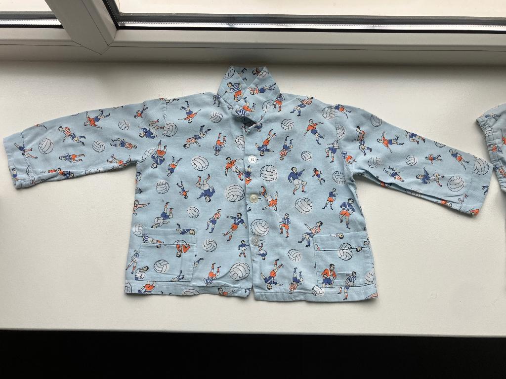 Vintage kinderpyjama voetballer print, Kinderen en Baby's, Babykleding | Maat 86, Nacht- of Onderkleding, Gebruikt, Verzenden