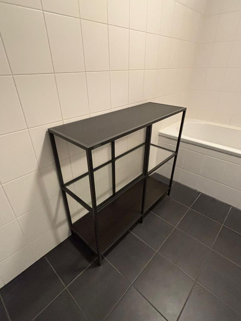 VITTSJÖ Stellingkast, zwartbruin/glas IKEA, Huis en Inrichting, Kasten | Stellingkasten, Ophalen