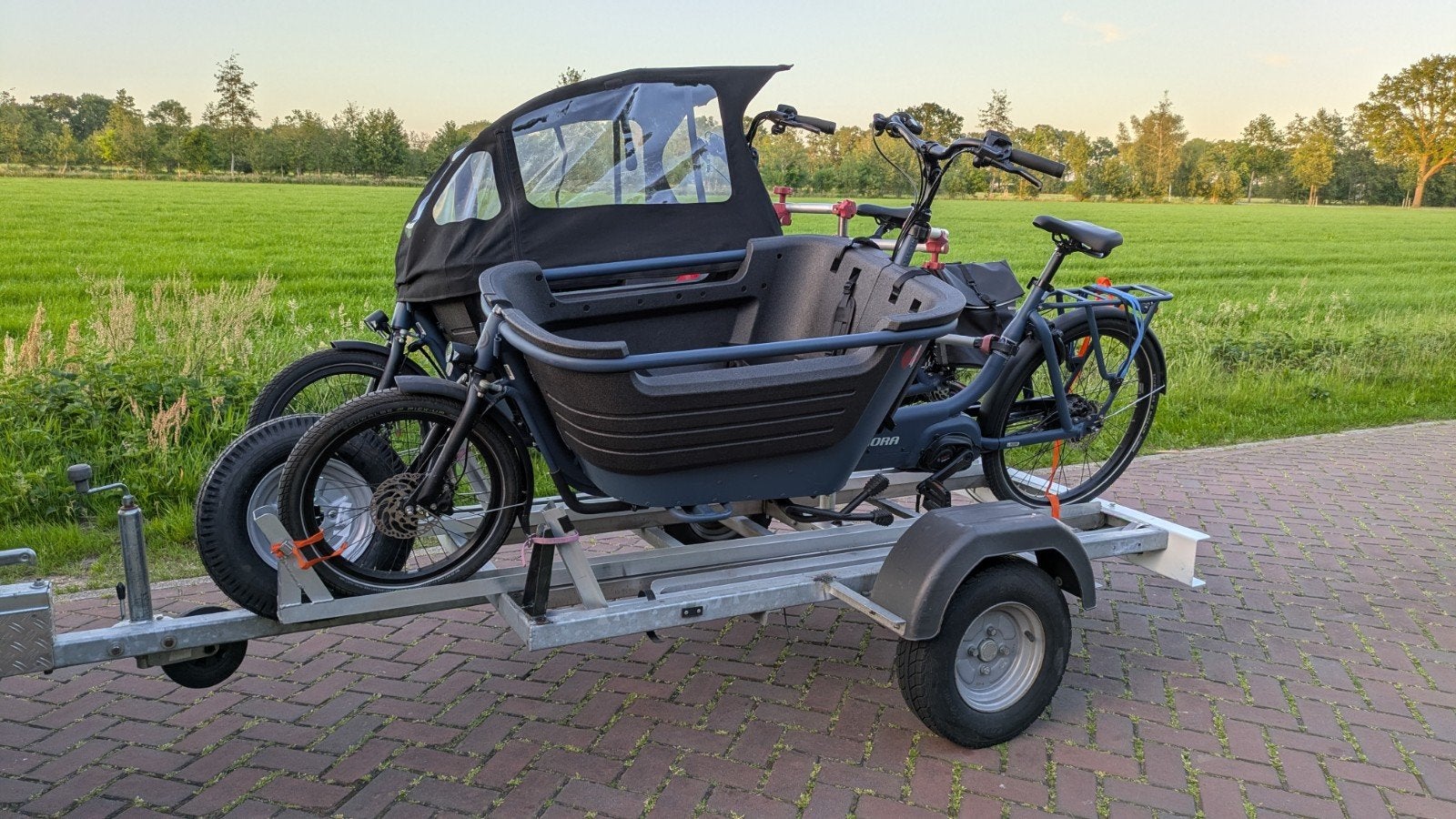Te huur, bakfiets-aanhanger voor 2 bakfietsen! Of 4 E-bike!, Fietsen en Brommers, Ophalen, Nieuw, Overige typen, 80 kg of meer