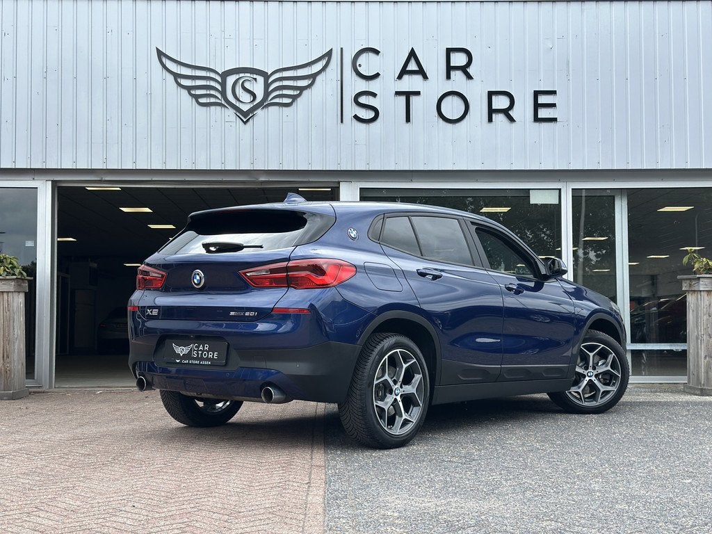 BMW X2 sDrive20i High Executive Edition |CAMERA|CLIMA|SFEERV, Auto's, BMW, 1998 cc, Gebruikt, Leder, Bedrijf