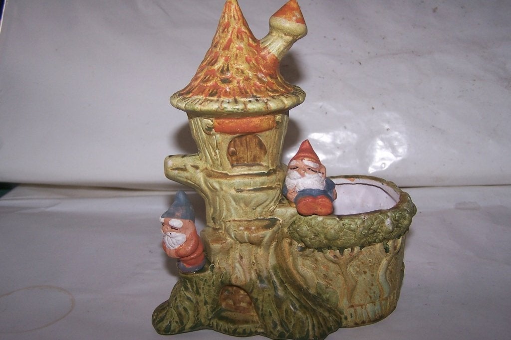 Kabouterhuisje met kabouters en plantenbakje., Ophalen of Verzenden, Gebruikt, Fantasy