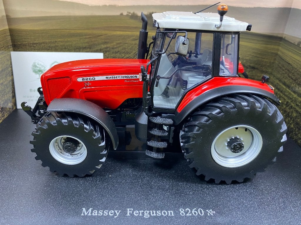 Massey Ferguson 8260 tractor 1:32 Universal Hobbies, Ophalen of Verzenden, Nieuw, Tractor of Landbouw, Universal Hobbies