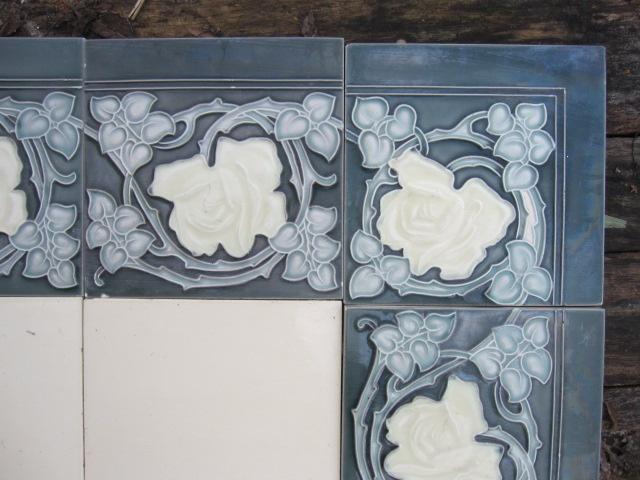 37 Prachtige jugendstil randtegels warmgrijs met witte roos, Antiek en Kunst, Ophalen