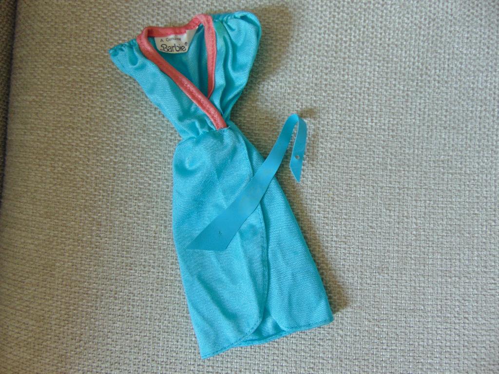 Verschillende soorten Barbie kleding jaren 60 70 en 80, Verzamelen, Poppen, Ophalen of Verzenden, Gebruikt, Kleertjes