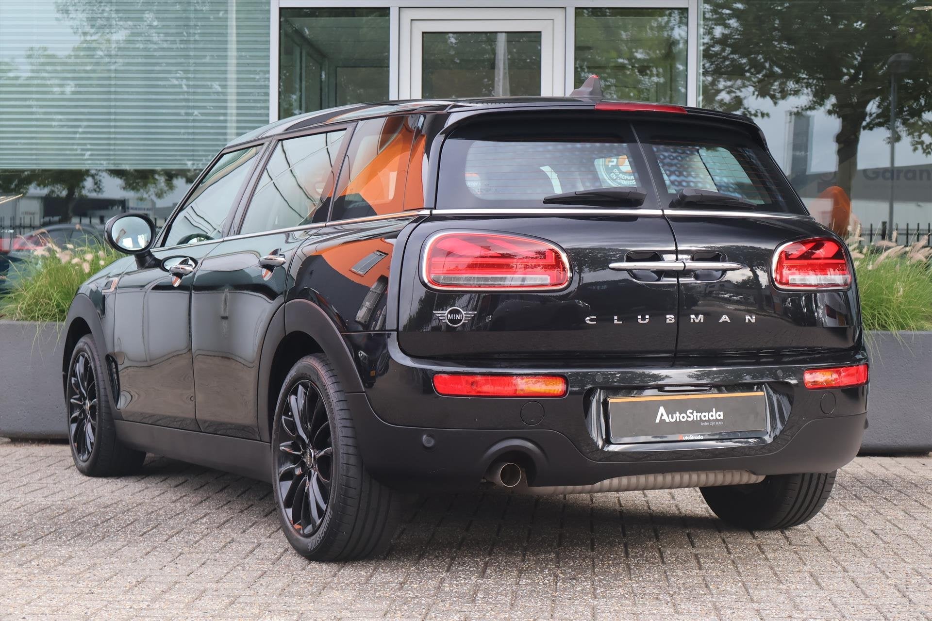 Mini Mini Clubman (f54) 1.5 Business Edition AUT | Navigatie, Dealer onderhouden, Gebruikt, Leder en Stof, Zwart