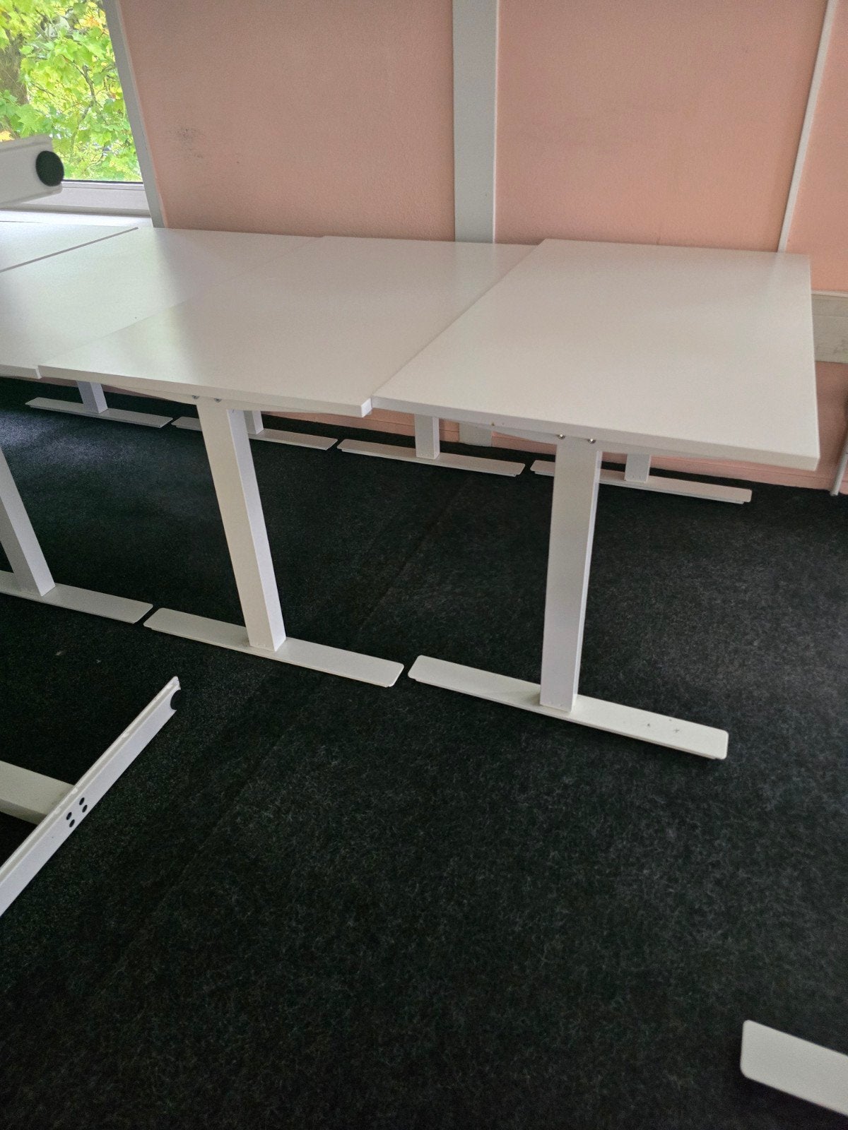 Partij van 24 witte bureautafels - 70x120 cm, Huis en Inrichting, Ophalen, Overige typen, Gebruikt, Onbekend