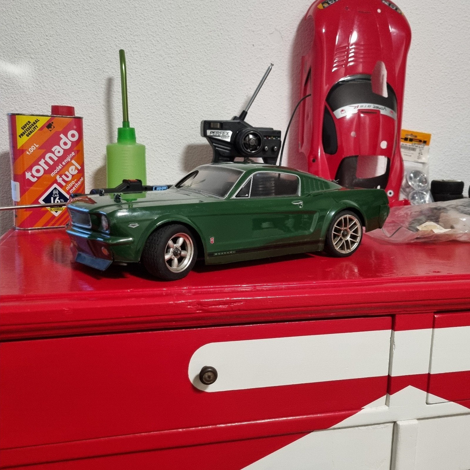 Nitro mustang 65 fastback auto met toebehoren., Ophalen, Gebruikt, Nitro, Auto onroad