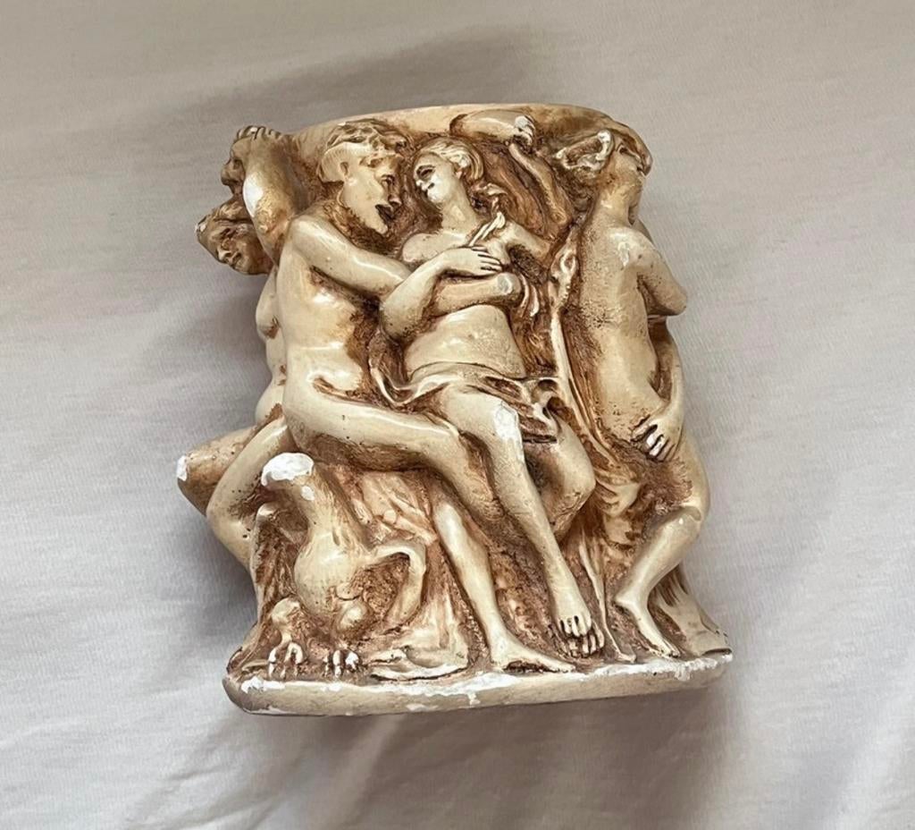 Zeldzame vaas met klassieke figuren, gebruikssporen, Ophalen of Verzenden, Zo goed als nieuw