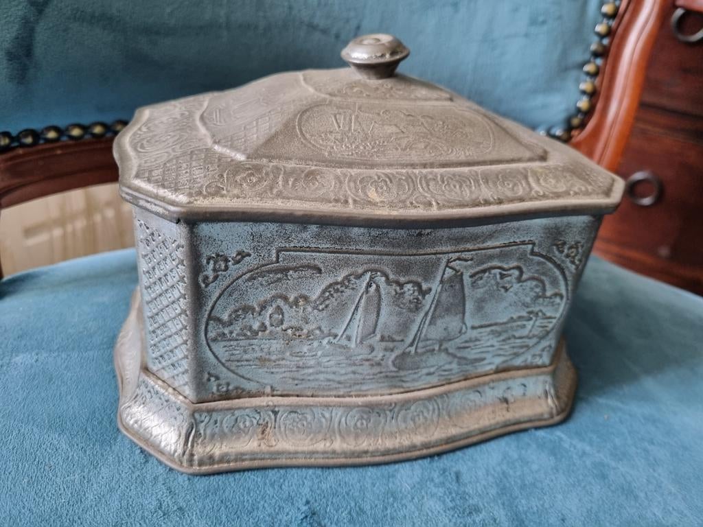 +2

Dit is een vintage tinnen blik van Douwe Egberts,, Antiek en Kunst, Antiek | Tin, Ophalen of Verzenden
