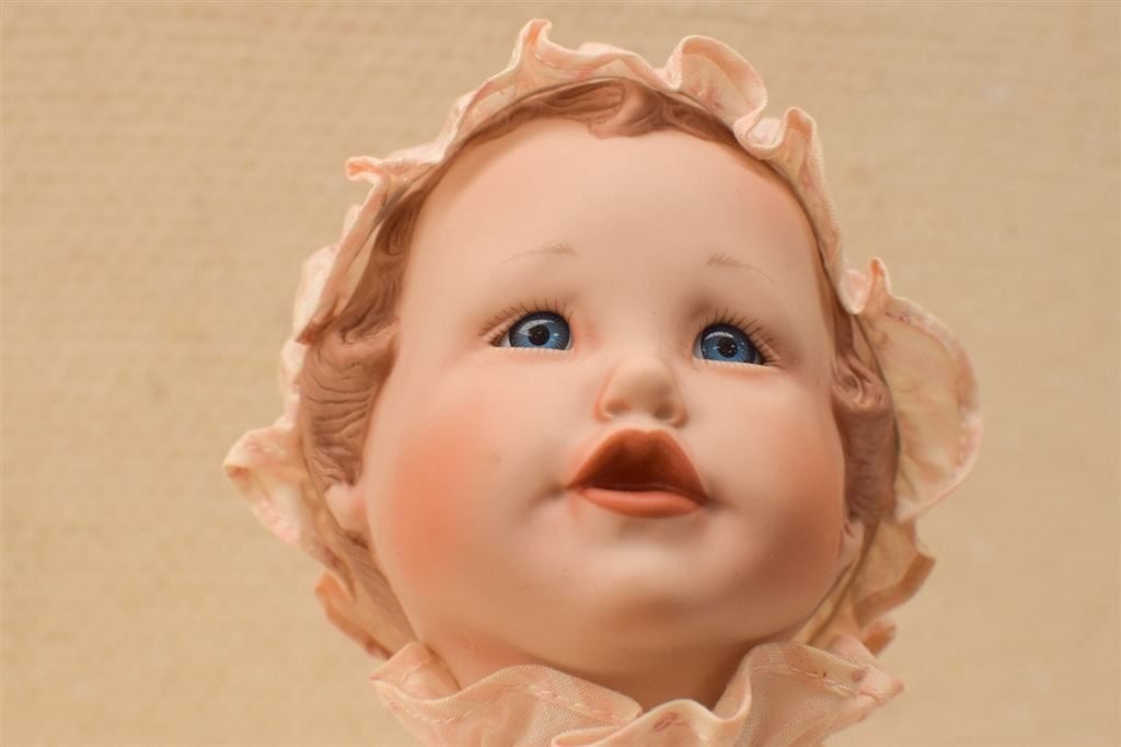 Yolandas Picture perfect babies Knowles porseleinen pop Emil, Ophalen of Verzenden, Gebruikt
