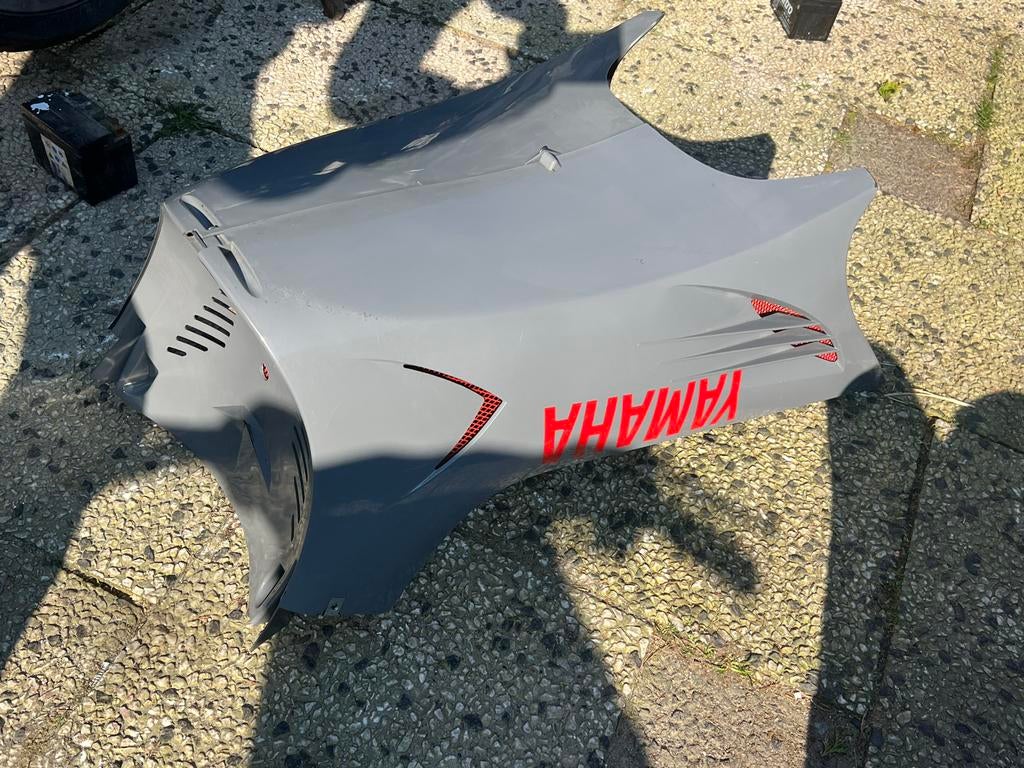Onderkap Yamaha Aerox 2007 - Grijs met rood Yamaha logo, Ophalen, Gebruikt, Kap, Yamaha