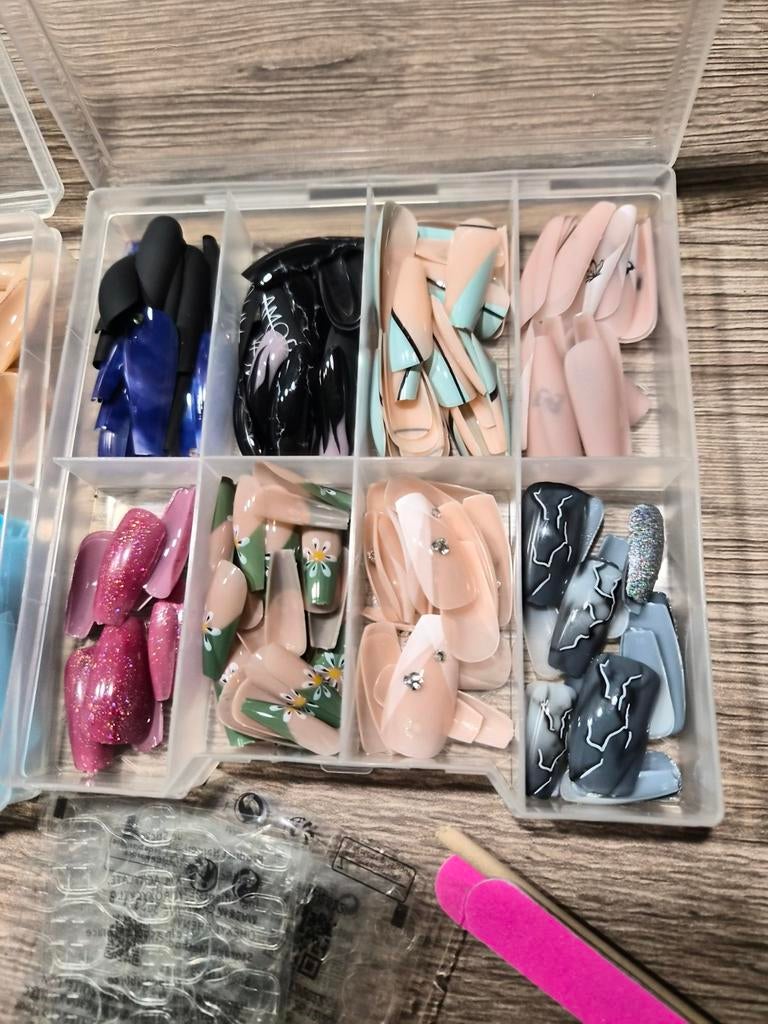 16 designs press on nails, Sieraden, Tassen en Uiterlijk, Uiterlijk | Cosmetica en Make-up, Nieuw, Handen en Nagels, Ophalen of Verzenden