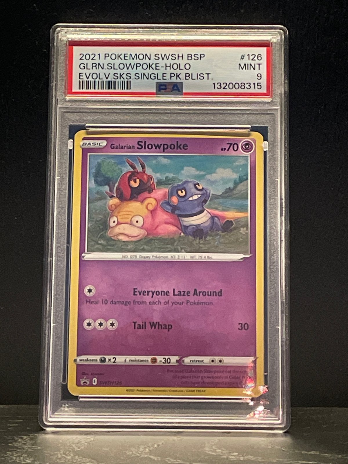 PSA 9 Galarian Slowpoke Holo SWSH126 Evolving Skies Pokémon, Ophalen, Zo goed als nieuw, Losse kaart