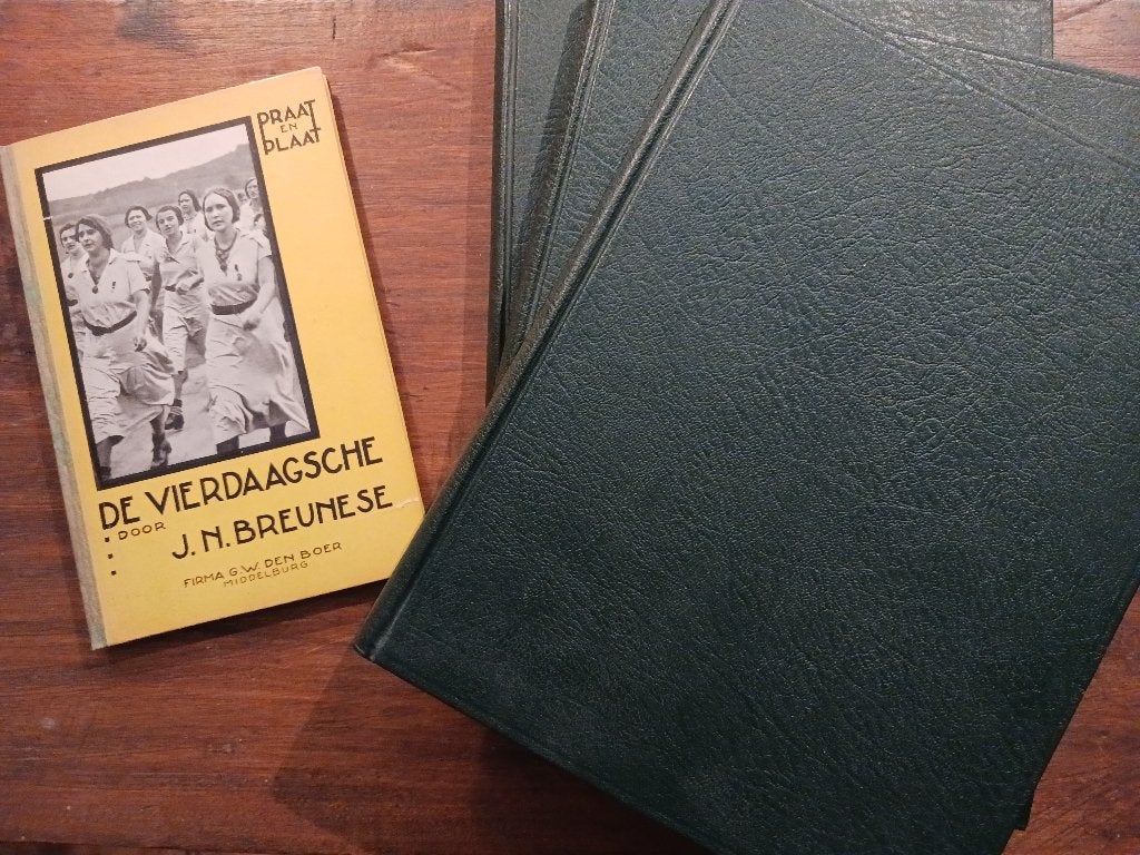 magazines "de Wandelaar" (1948, 1949,1950) + Vierdaagse, Ophalen, Zo goed als nieuw, Overige typen