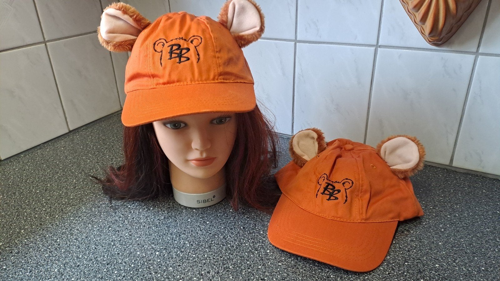 2x Oranje pet met oren - BB logo Heineken, Ophalen of Verzenden, Zo goed als nieuw, Kleding, Heineken