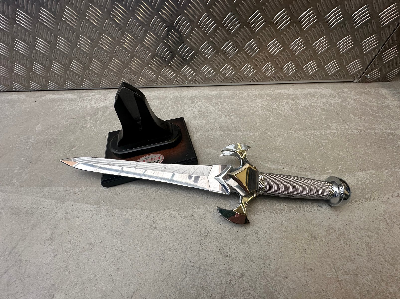 Gil Hibben "Centurion" Fantasy Dolk (United Cutlery GH2030), Verzamelen, Ophalen, Mes of Dolk
