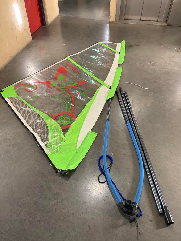 Tribord Junior 3.0 - complete windsurfset, Met giek, 5 tot 6.5 m², Zo goed als nieuw, Zeil