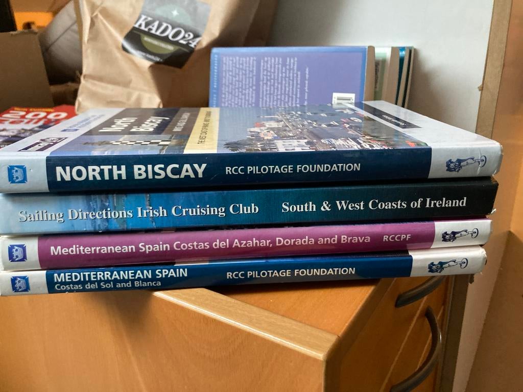 4 Zeilgidsen: Noord-Biscaje, Ierland, Spanje, Boeken, Reisgidsen, Europa, Zo goed als nieuw, Reisgids of -boek, Ophalen