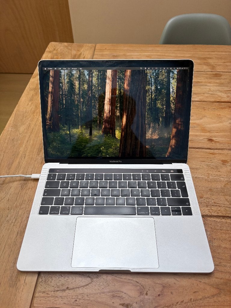 Macbook pro 13 inch touch bar 2018 8GB RAM, Gebruikt, 256 GB, 2 tot 3 Ghz, Qwerty