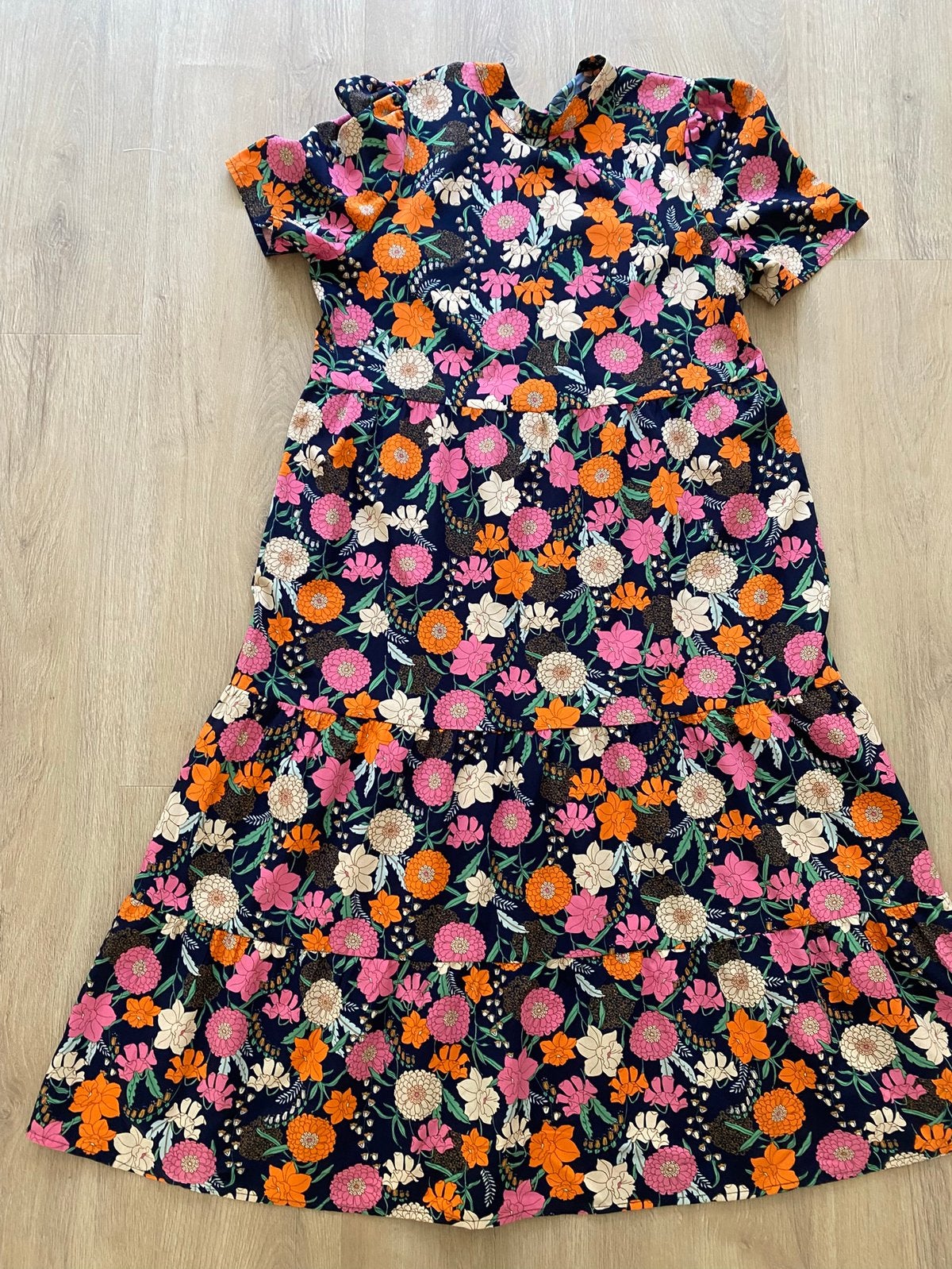 Prachtige Lange Jurk | bloemen | korte mouw | maat 42, Meerkleurig, Maat 42/44 (L), Zo goed als nieuw, Onder de knie
