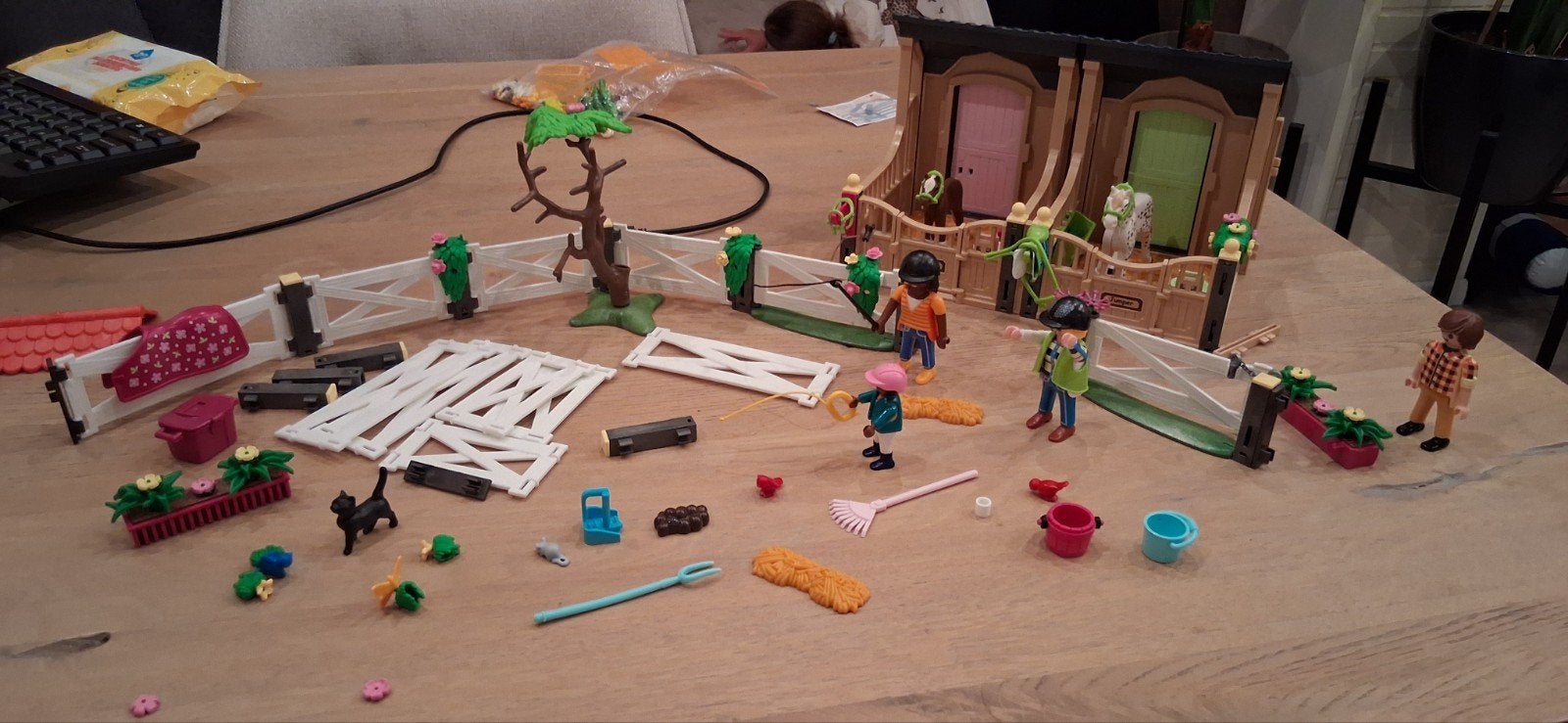 PLAYMOBIL 70995 Paardenstal met veel accessoires, Ophalen of Verzenden, Zo goed als nieuw, Jongen of Meisje