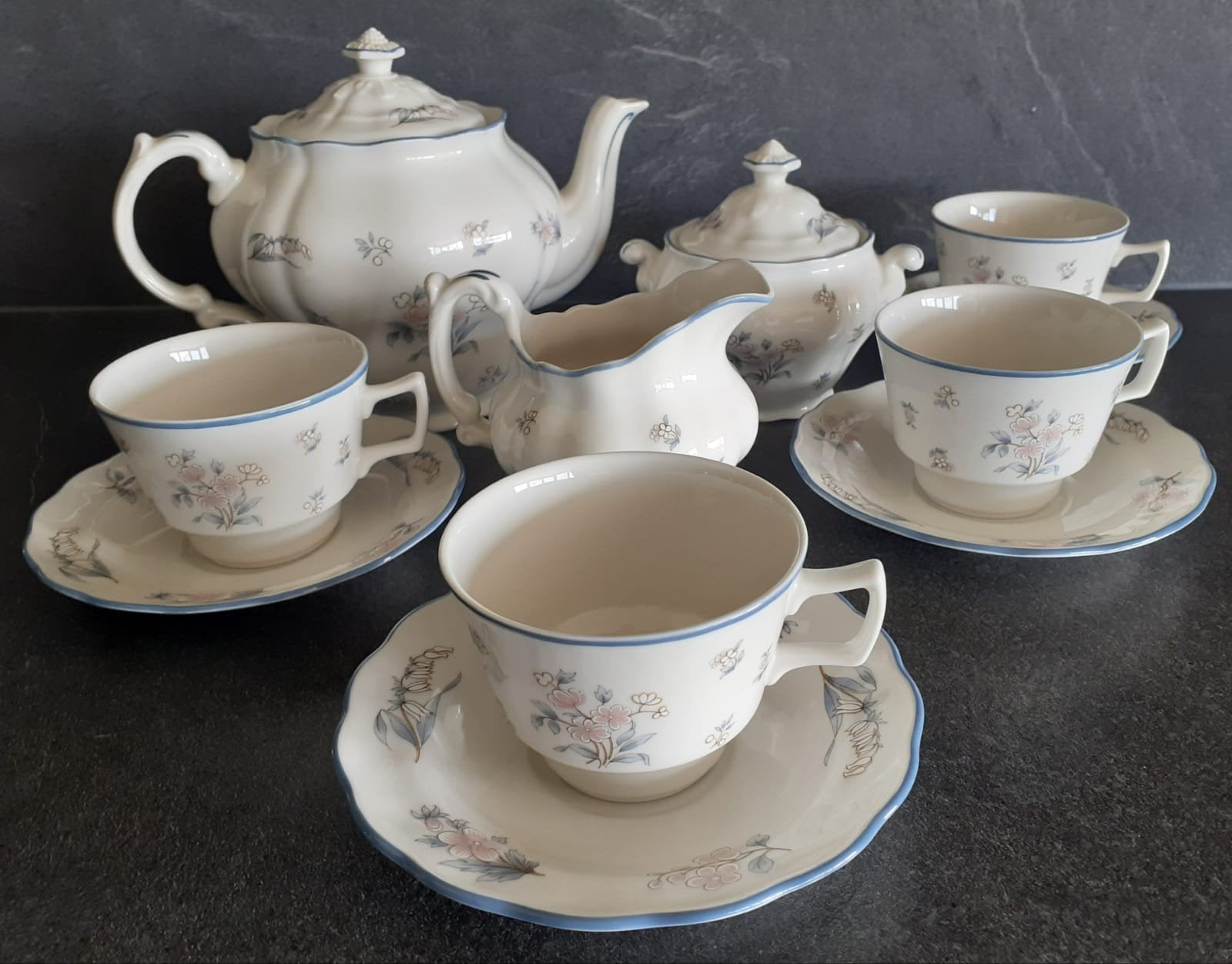 Royal Doulton Majestic Lincoln Koffie / Theeservies € 30, Antiek en Kunst, Ophalen