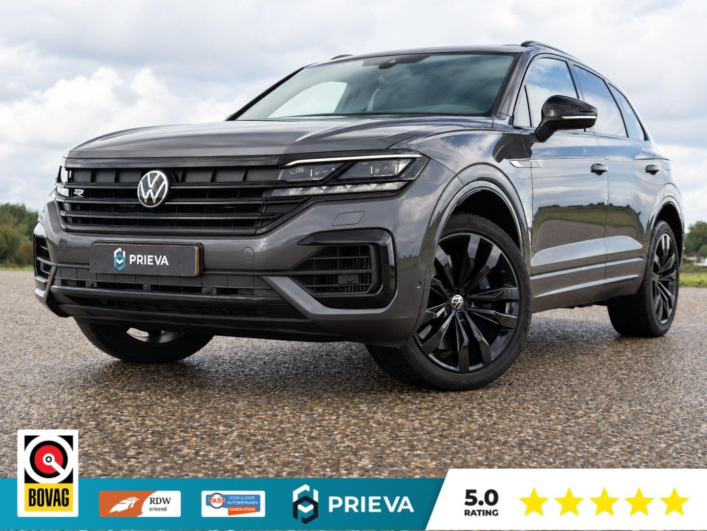 Volkswagen Touareg 3.0 V6 eHybrid R Pano Kleppen 463PK, Auto's, Automaat, Dealer onderhouden, Gebruikt, Zwart