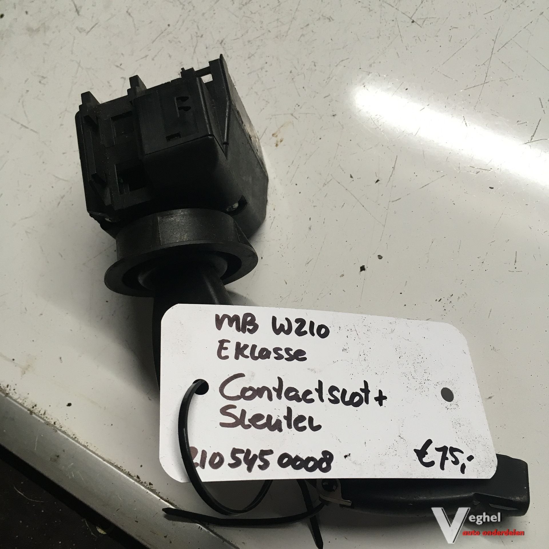 Mercedes W210 Contactslot met sleutel  210 545 0008