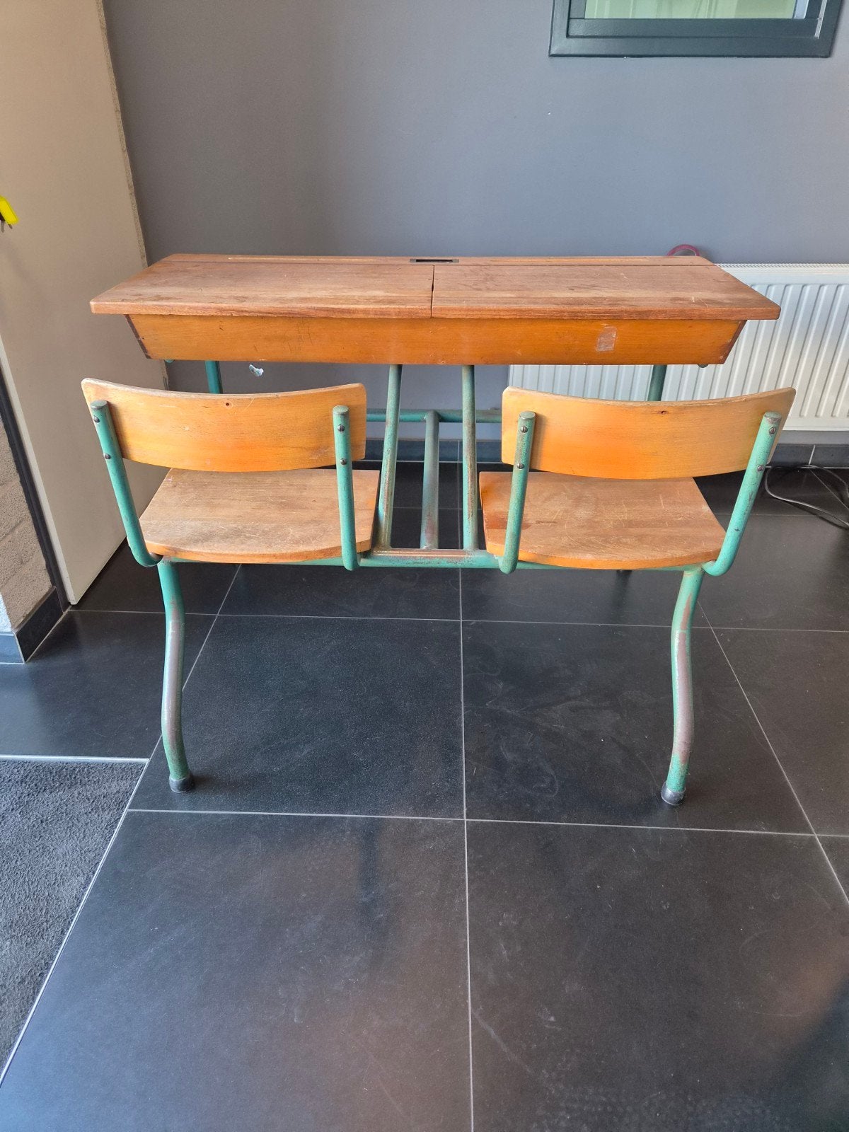 Retro Schoolbankje met 2 Stoelen - Vintage Houten Bureau, Antiek en Kunst, Ophalen