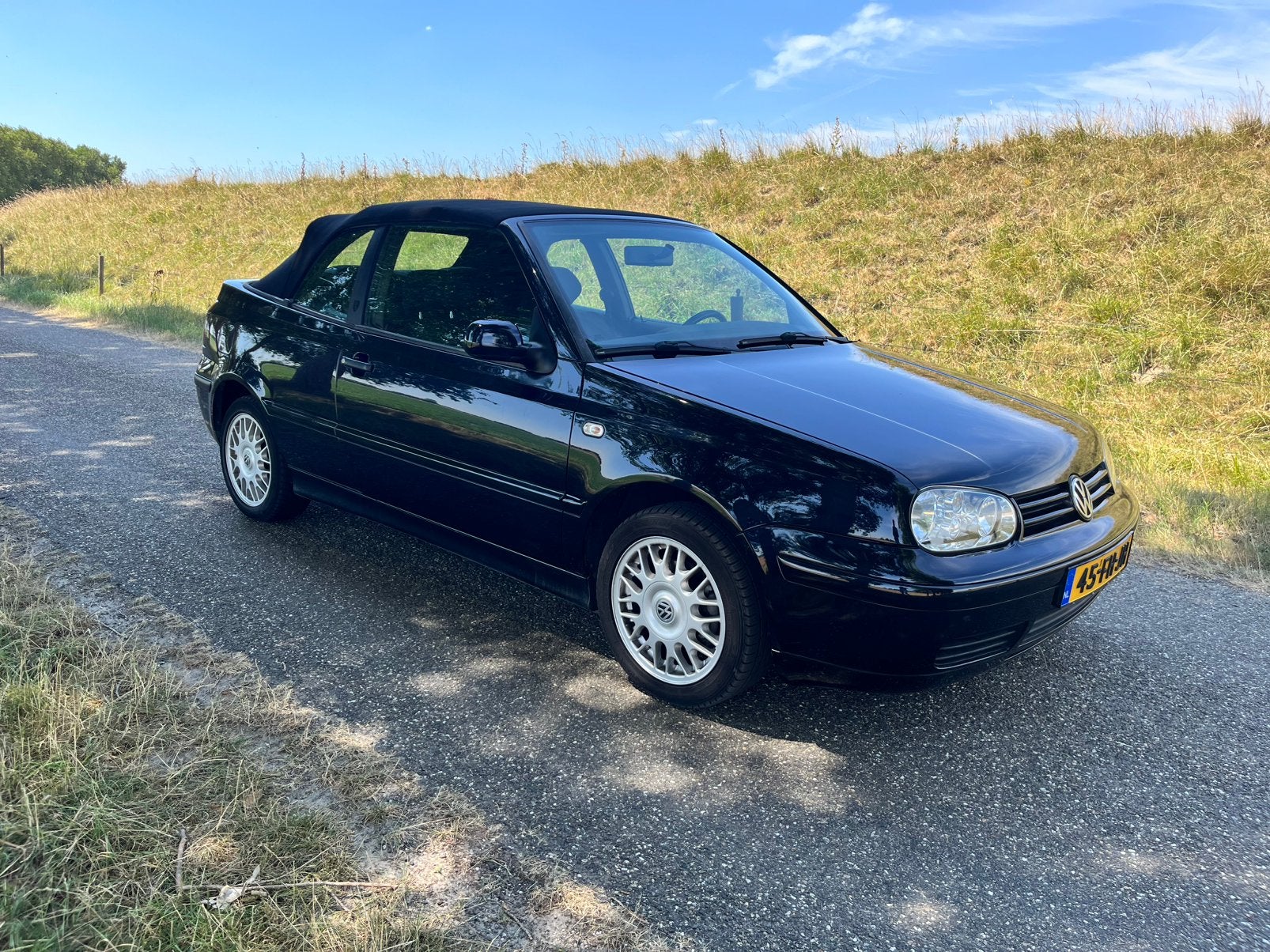 Volkswagen Golf 1.8 Cabriolet Blauw trekhaak nap, 74 pk, 4 cilinders, Cabriolet, 49 €/maand
